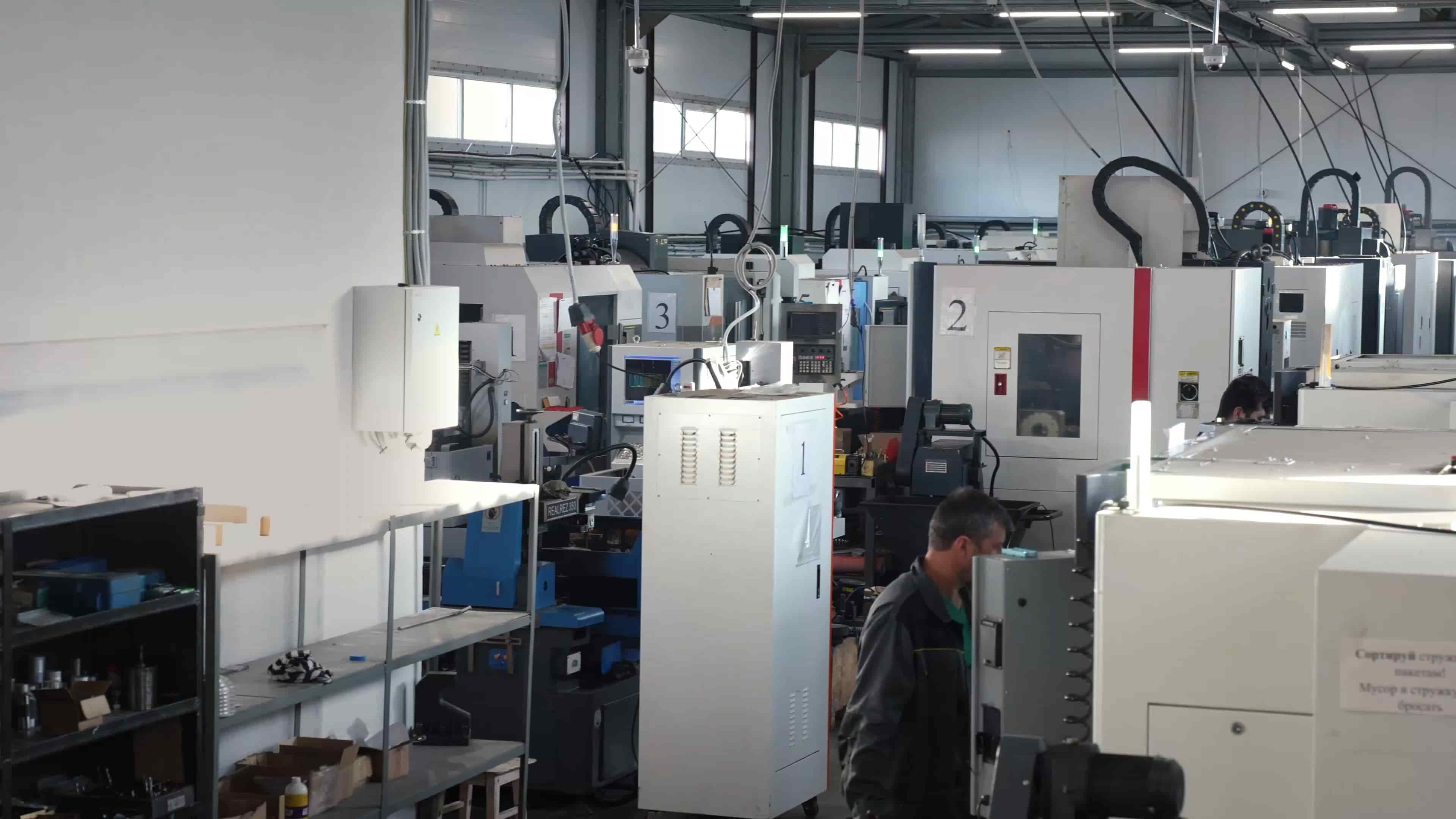 Наши станки и работники компании Наши станки и работники компании